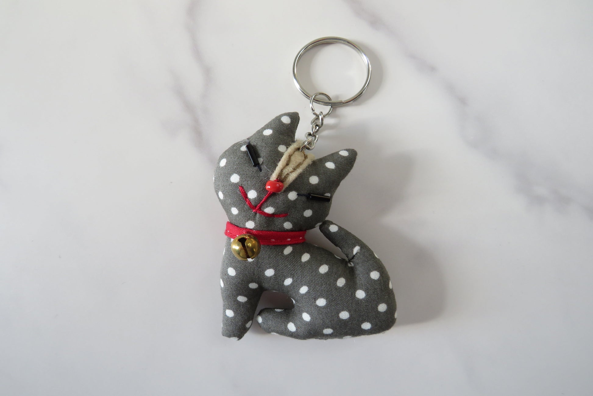 fabric cat keyring grey.