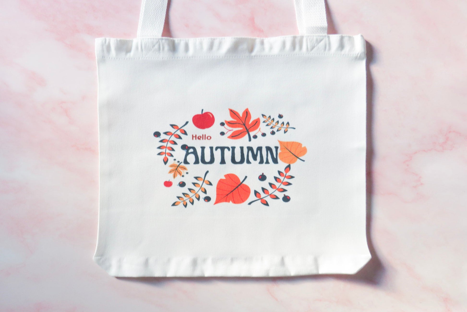 Tote bag with 'Hello Autumn' design 